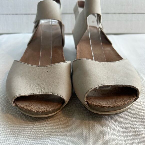 Dansko Vera Wedge Sandal 40 Oyster Cream Nubuck Leather Peep Toe - Picture 2 of 8
